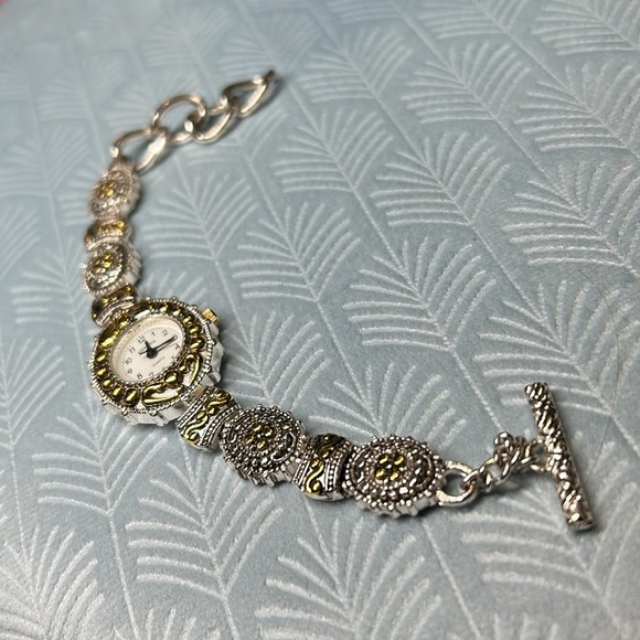 Geneva stainless steel bracelet watch - Picture 1 of 15